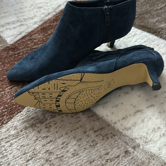 Bella Vita Frances Kitten Heel Booties - Picture 3 of 6